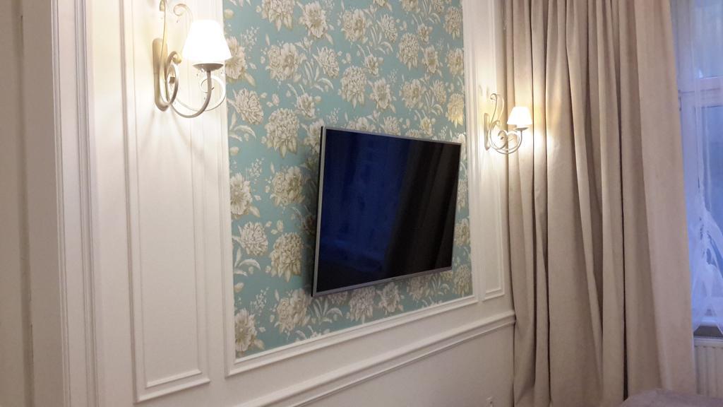 Deluxe One-Bedroom Apartment