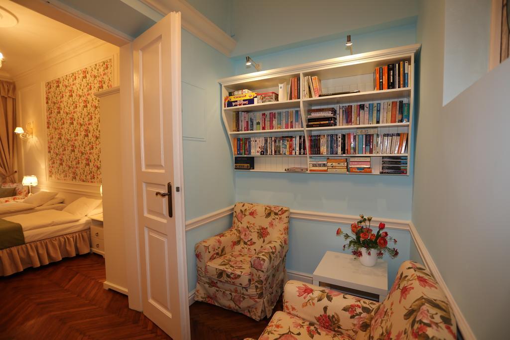Deluxe Two-Bedroom Apartment