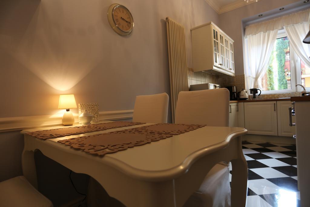 Deluxe Two-Bedroom Apartment